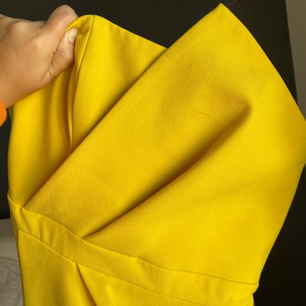 House of CB Yellow Strapless Dress in Medium - Picture 7 of 9